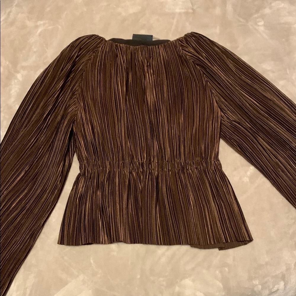 New VICI Noetta Slim Plisse Top